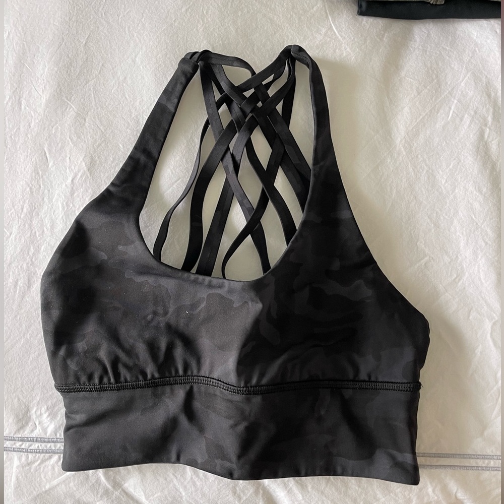 Lululemon women’s workout top in size 2. Never worn!